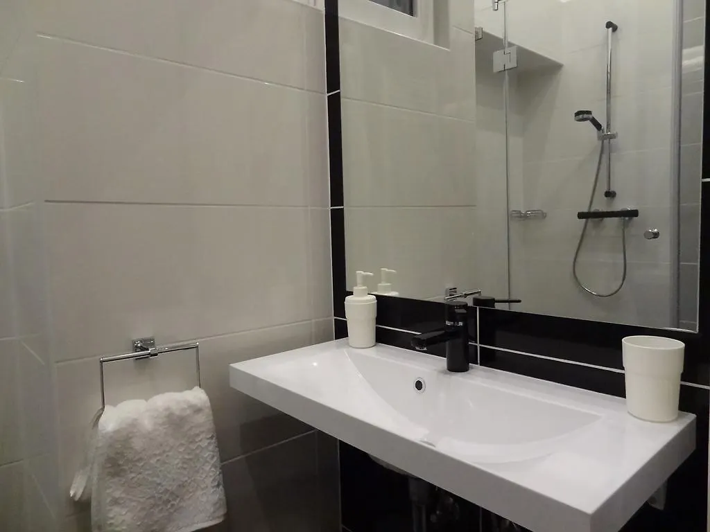 Erzsebet Boulevard Apartment بودابست 0*,