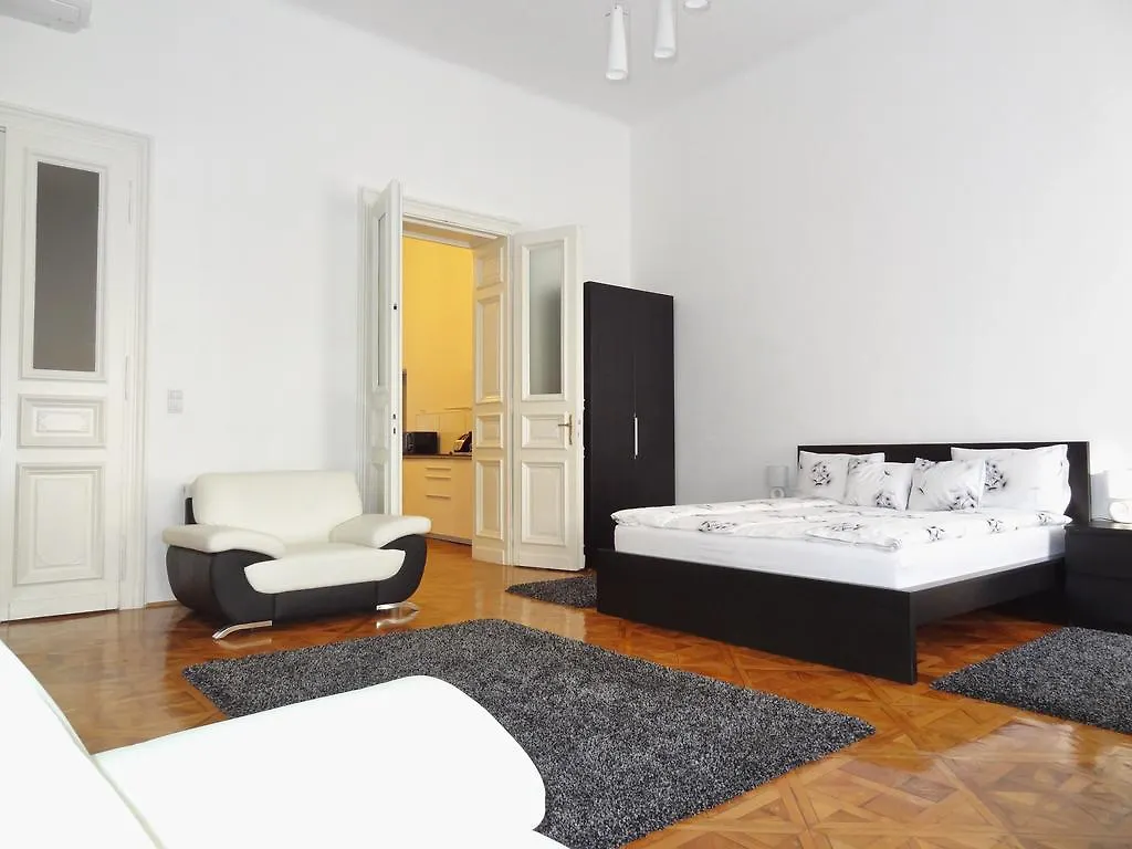 Erzsebet Boulevard Apartment بودابست 0*,  المجر